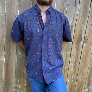 Vintage | Van Heusen Short Sleeve Button Up Large